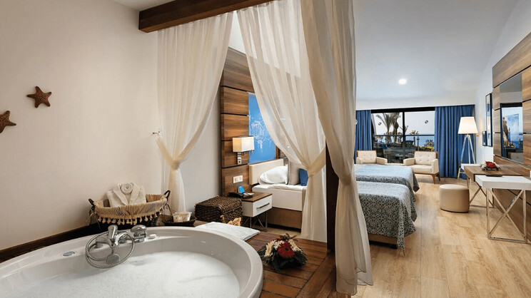 Grand Jacuzzi Suite